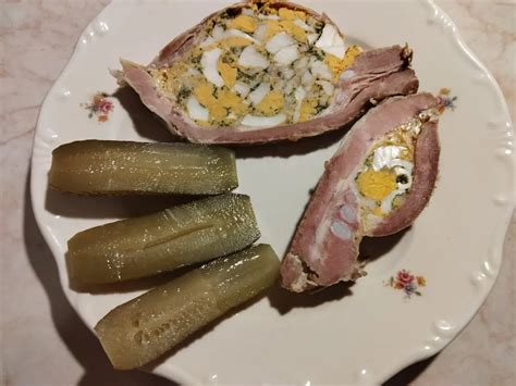 Friss saláta a töltött dagadó mellé