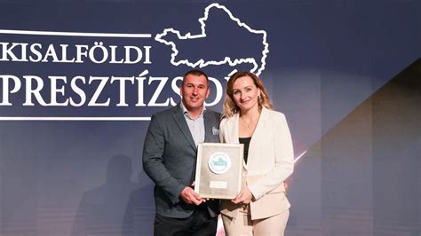 A Kisalföldi Presztízs Díj átadásának pillanata