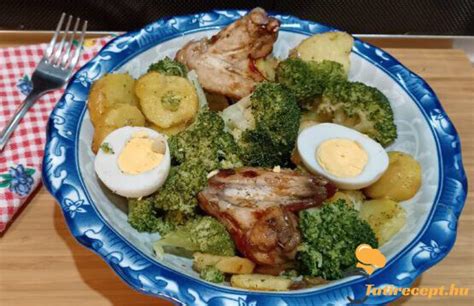 Cheddar szószos csirke brokkolival és burgonyával