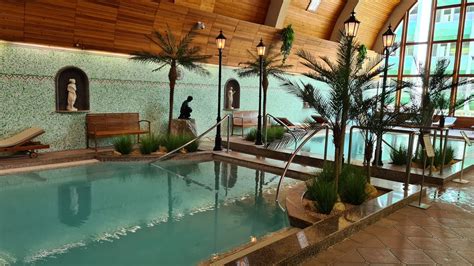 A Hotel Carbona termálmedencéje, római kori hangulatban