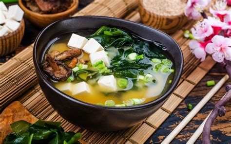 Miso leves tofuval és tengeri algával