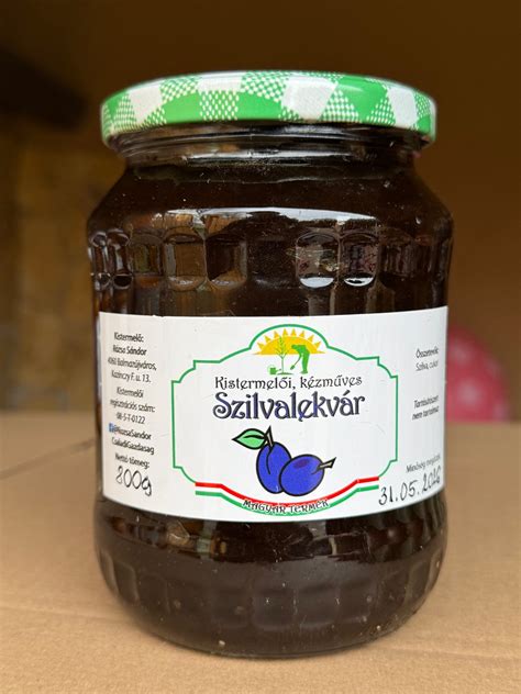 Rézüstben fővő szilvalekvár