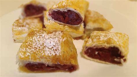 Meggyes töltelék főzése edényben