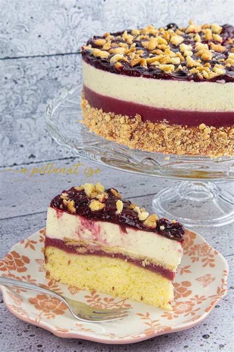 Kész meggyes pite torta szeletelve