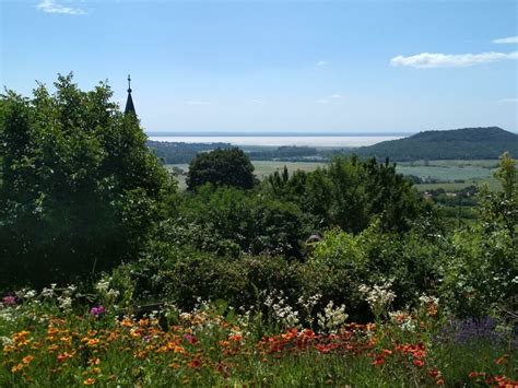 Kilátás a Szent György-hegyről a Balatonra