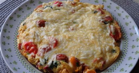 Frittata friss zöldségekkel és sonkával