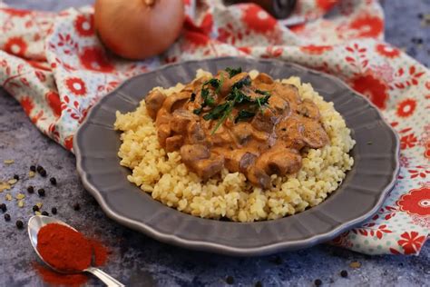 Gombapörkölt friss fűszerekkel