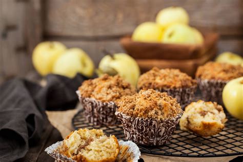 lekvaros almas muffin tányéron