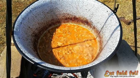 Bográcsban főtt Jókai bableves