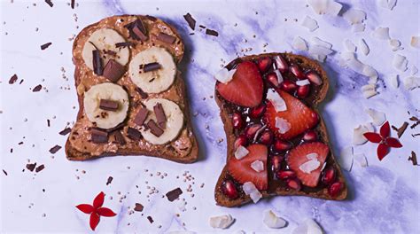 Édes toast szendvicsek szilvával és marcipánnal