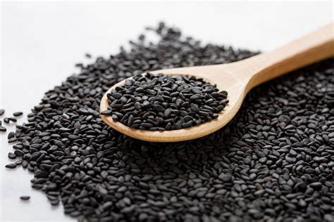A feketekömény növény és magjai
