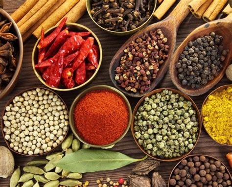 Fűszerek és alapanyagok a csirke pácolásához