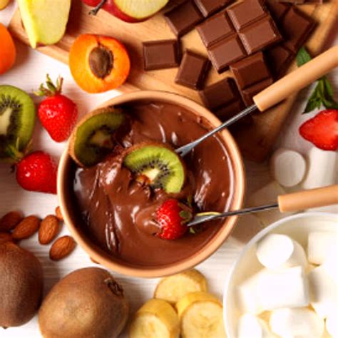 Csokoládé fondü gyümölcsökkel