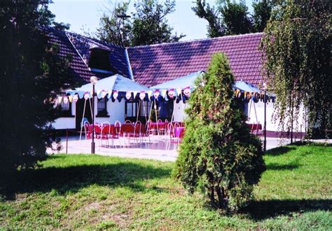 Monorierdő Rétes Csárda bejárat