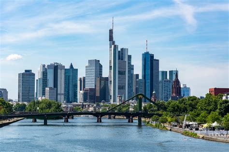 A SkyLine mágnesvasút a Frankfurti Repülőtéren