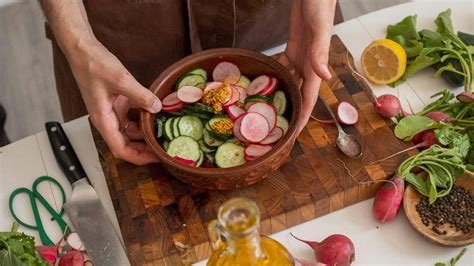 Különböző zöldségek egy tálban