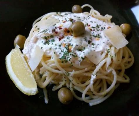 Tálalt citromos tejszínes spagetti