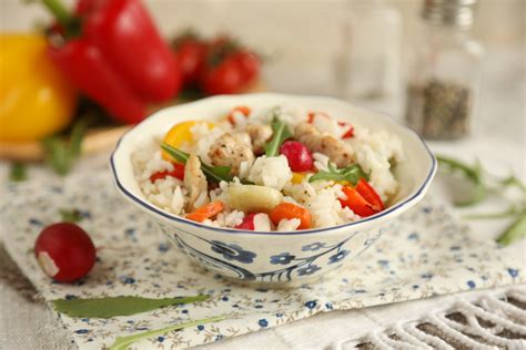 Egészséges vacsorát fogyasztó pár