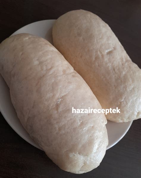 Cseh knédli egy tál vadas mártással