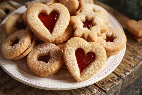 Tányér Nutellás linzer karikákkal