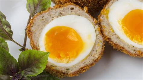 aranysárgára sült skót tojások