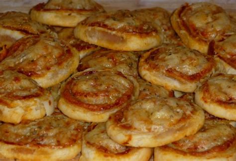 sült, aranybarna pizzás csigák