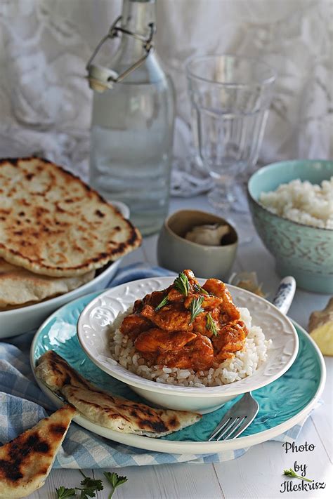 Kész Garam Masala csirke rizzsel és naan kenyérrel