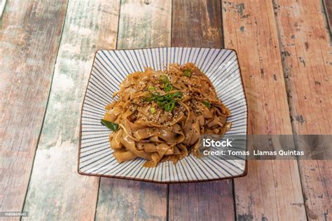 Pad Thai pirított rizstészta