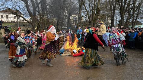 tradicionális magyar farsangi népszokások ábrázolása