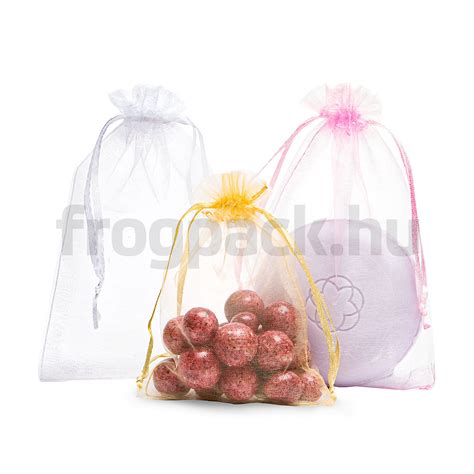 különböző csomagolópapírok és tasakok