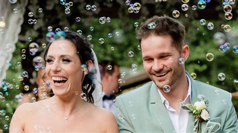 személy, aki smoothie-t készít