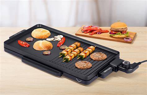 A Delimano asztali grill reklámképe, amelyen különféle grillezett ételek láthatók