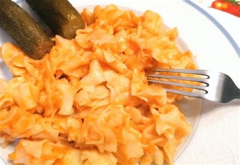 Hagyományos krumplis tészta egy tányéron