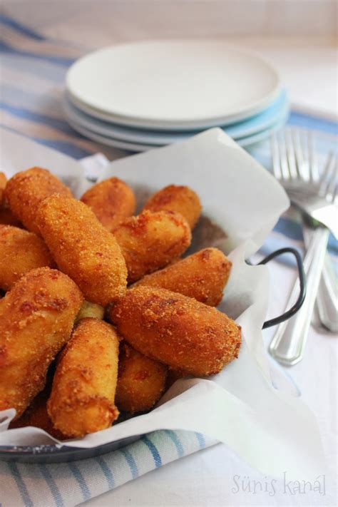 Sajtos krumplikrokett sütés közben