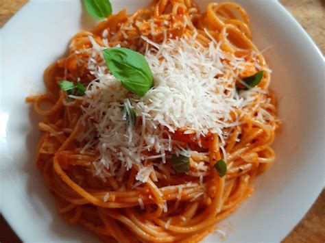 Paradicsomos spagetti tálalva