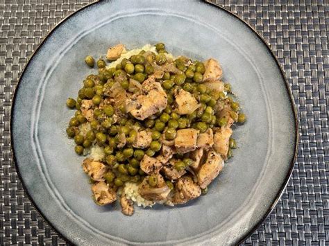 tálalt zöldborsós csirkemell tagliatelle