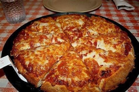 serpenyős pizza készítése
