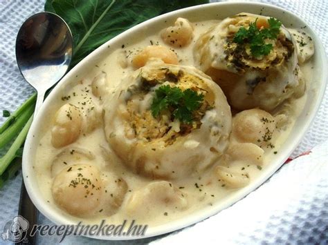 Töltött karalábé tálalva