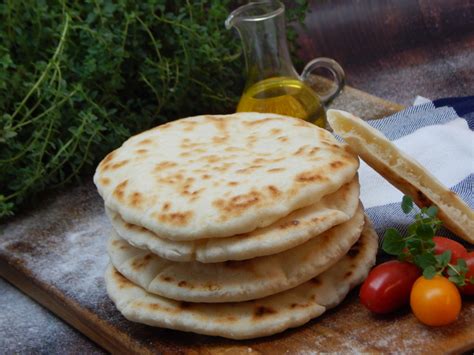 gluténmentes pita serpenyőben sütve