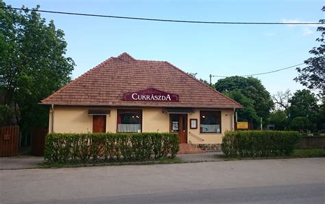 A cukrászda kerthelyisége