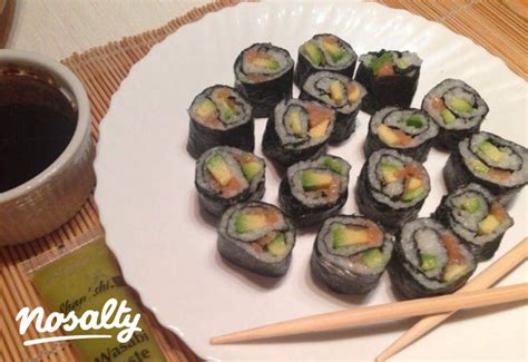 Sushi lazaccal és avokádóval