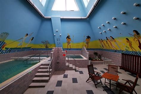 Demjéni Piramis Fürdő és Üdülőpark éjszaka