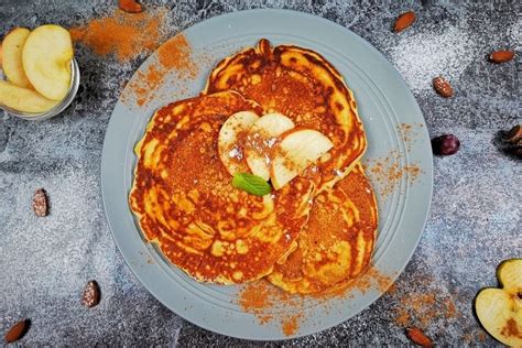 Serpenyőben sülő amerikai palacsinták