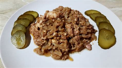 hagymás velő pirítóson tálalva