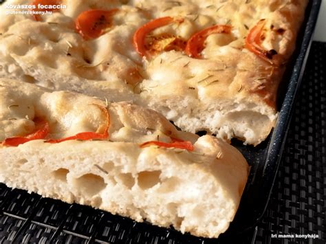 Gluténmentes focaccia rozmaringgal és olívabogyóval