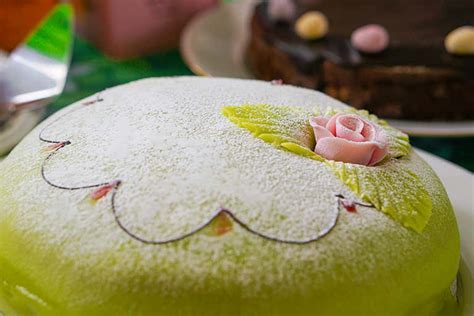 Marcipánnal borított torta