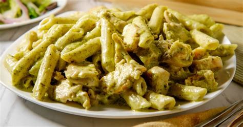 krémes pesto mártás tésztával és csirkével