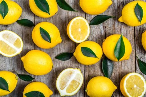 dió és citrom a konyhapulton