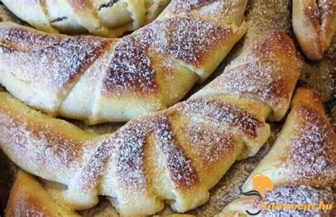 diós kiflik porcukorral meghintve