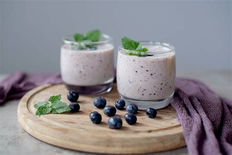 Áfonyás-ananászos-narancsos smoothie hozzávalói